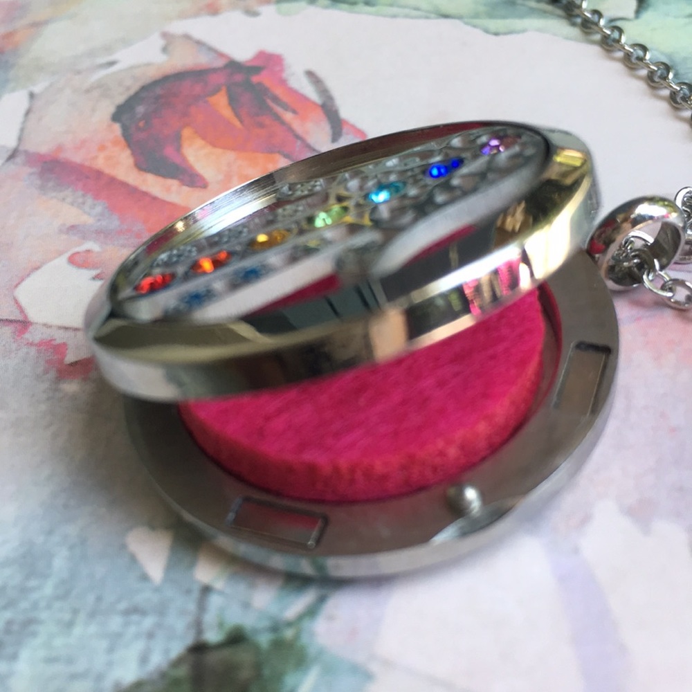 New! Aromatherapy Oil Diffuser Necklace - Picture 4 of 8